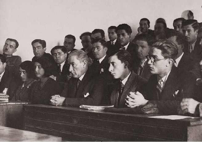 Atatürk ve Öğrenciler